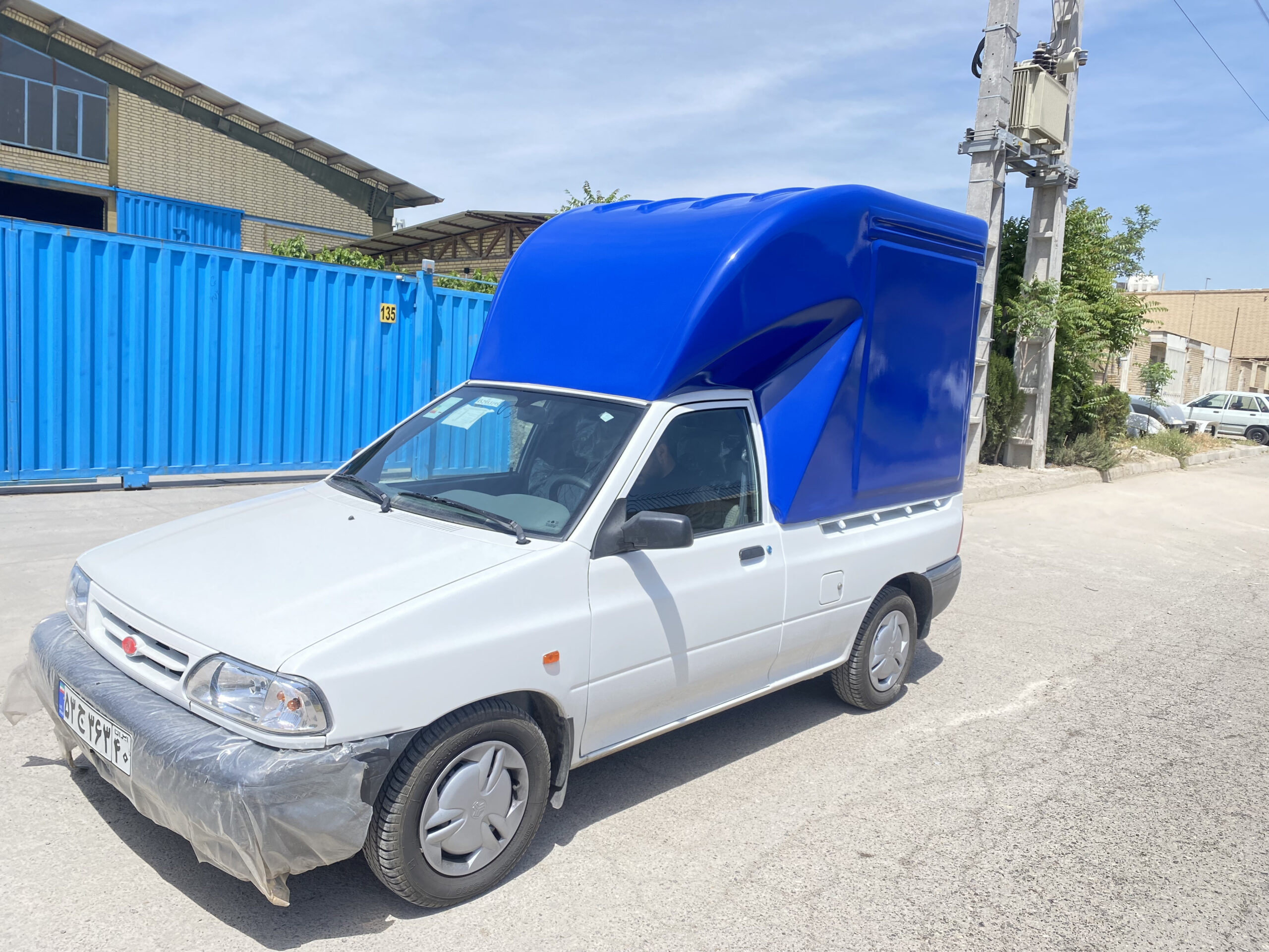 اتاق فایبرگلاس پراید ۱۵۱ وانت ارتفاع از لبه ۱۳۰ سانت از کف خودرو ۱۷۰ سانت درب عقب کرکره