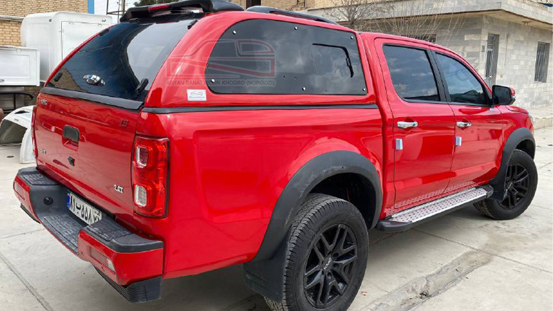 ساخت اتاق جک T8 عقب شیبدار شیشه بغل ثابت و کشویی با استفاده از فایبرگلاس درجه یک در شرکت آرین صنعت رزین خودرو 