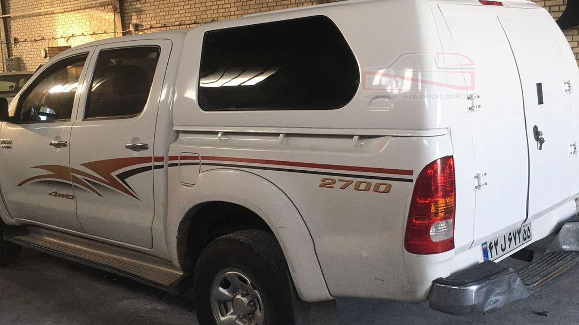 ساخت اتاق هایلوکس بانکی با دو نوع درب با استفاده از فایبرگلاس درجه یک در شرکت آرین صنعت رزین خودرو 