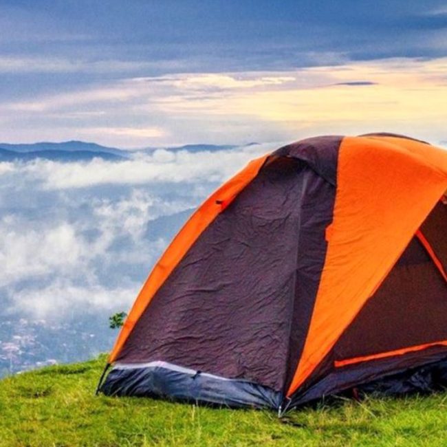 چه موقع از سال بهترین زمان برای رفتن به کمپینگ است؟