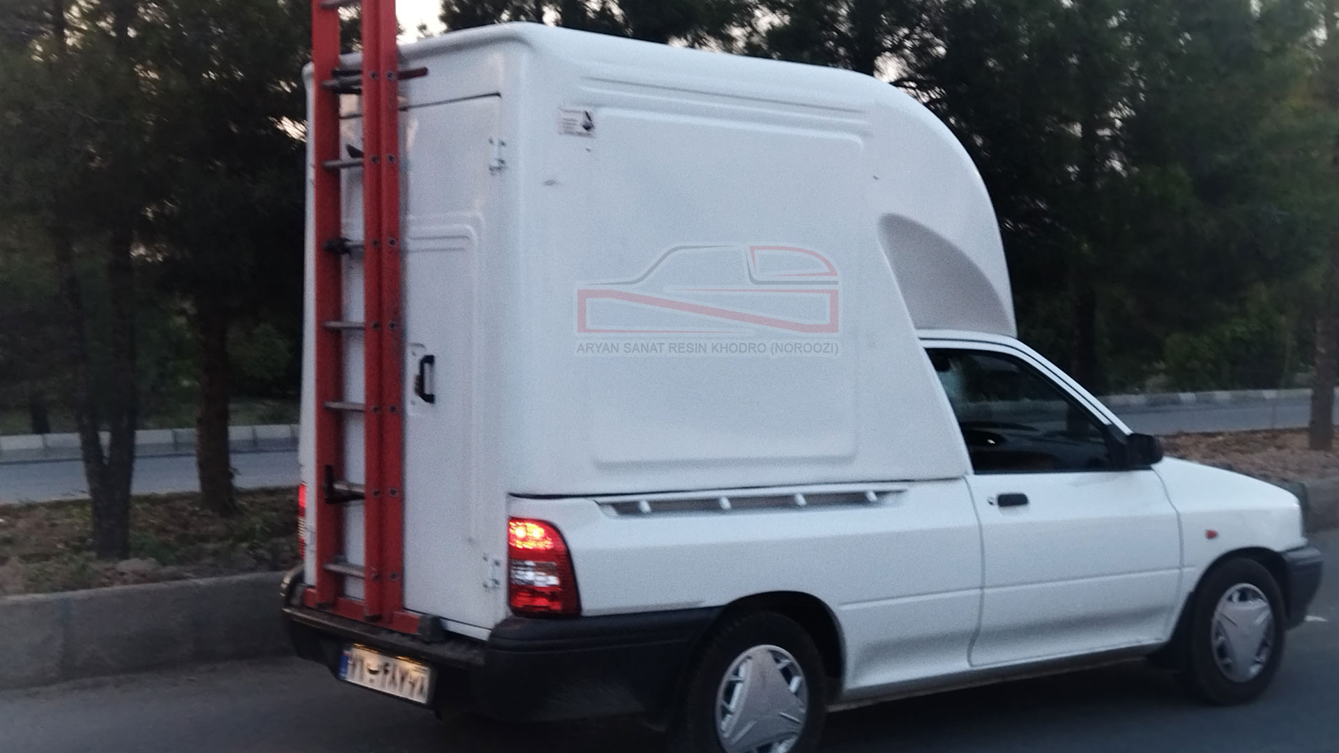 نصب کانوپی به همراه تجهیز خودروهای عملیاتی در شرکت آرین صنعت رزین خودرو