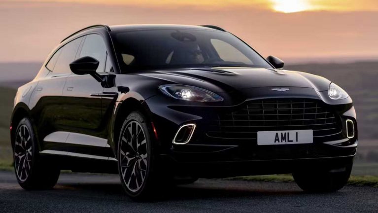 استون مارتین DBX