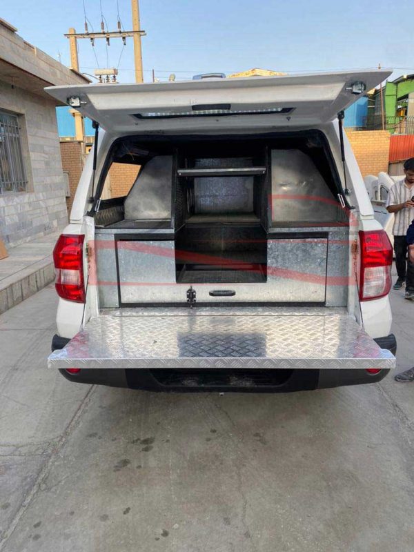 نمای پشت تجهیز خودرو عملیاتی آتش نشانی شهرستان اقلید